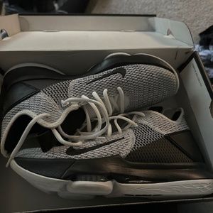 LeBron Witness 5